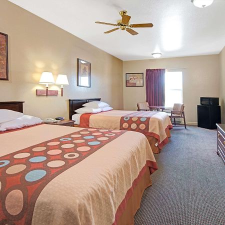 Super 8 By Wyndham St. Louis Airport Otel Woodson Terrace Dış mekan fotoğraf
