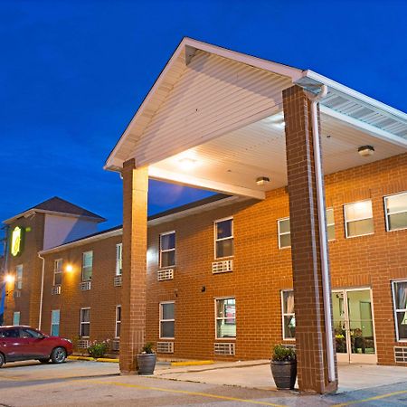 Super 8 By Wyndham St. Louis Airport Otel Woodson Terrace Dış mekan fotoğraf