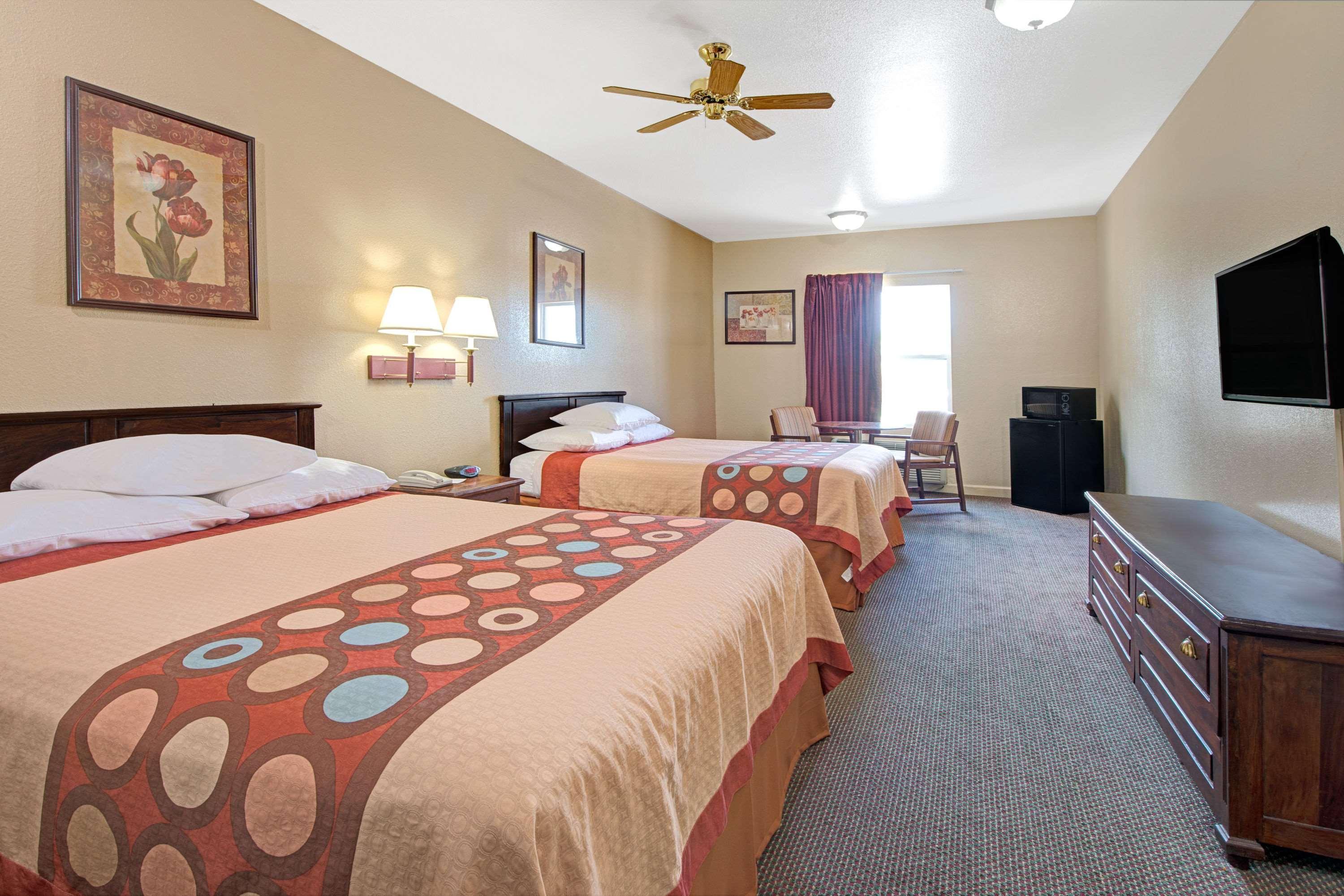 Super 8 By Wyndham St. Louis Airport Otel Woodson Terrace Dış mekan fotoğraf