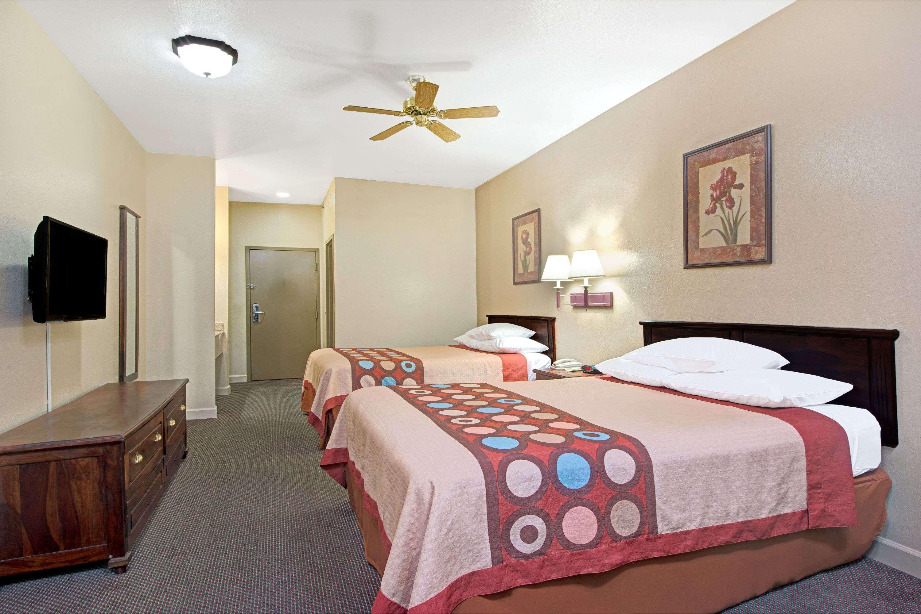 Super 8 By Wyndham St. Louis Airport Otel Woodson Terrace Dış mekan fotoğraf