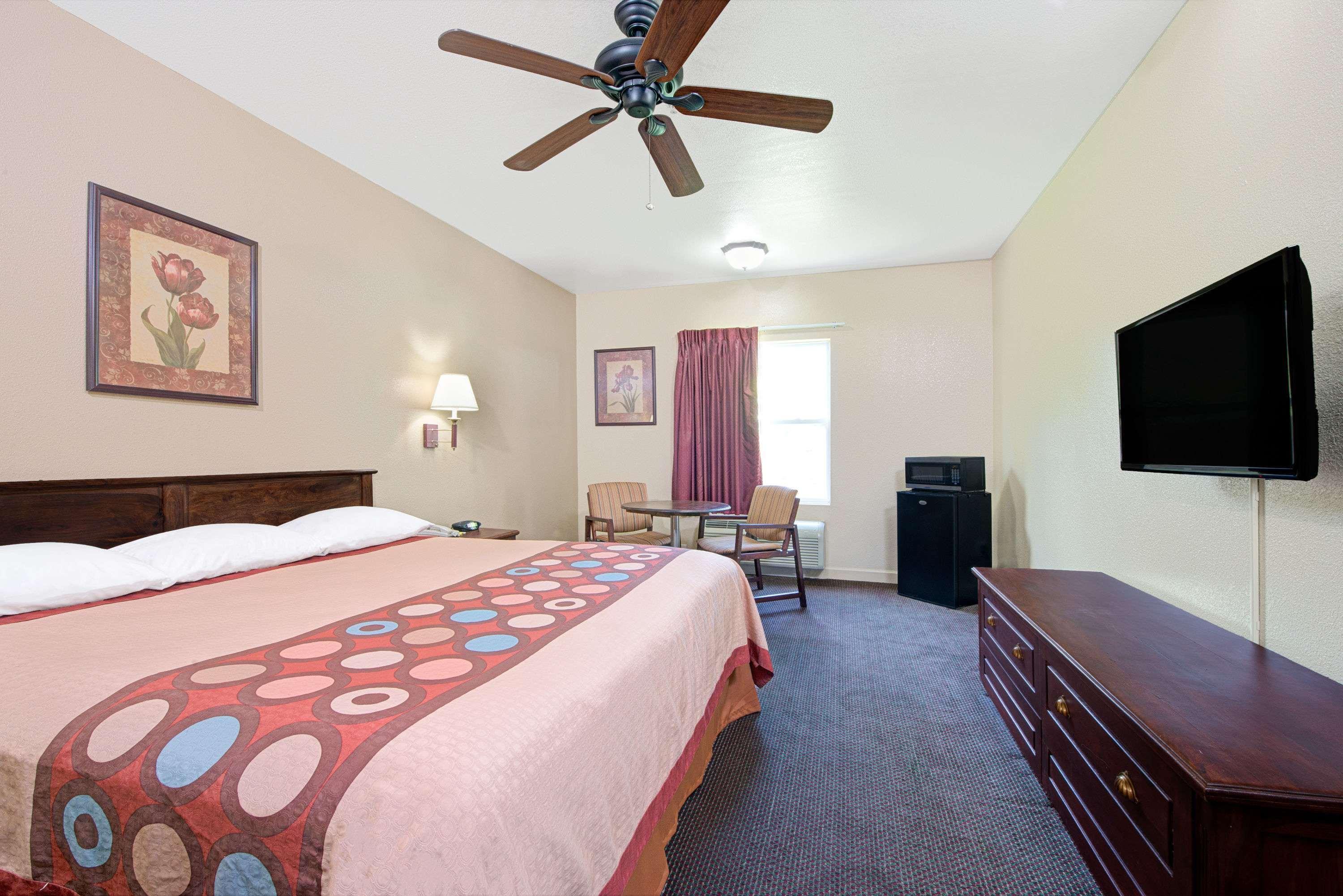 Super 8 By Wyndham St. Louis Airport Otel Woodson Terrace Dış mekan fotoğraf
