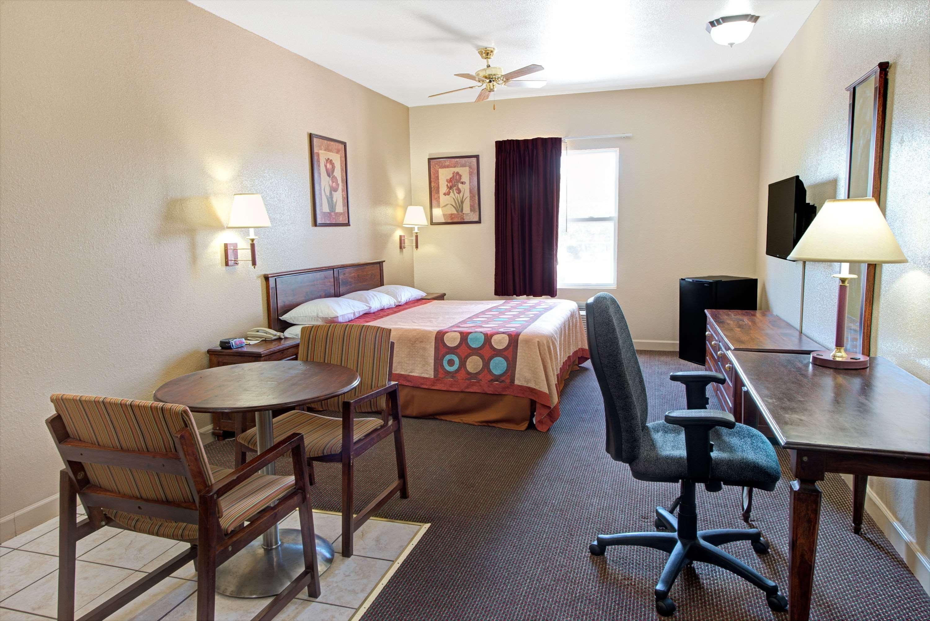 Super 8 By Wyndham St. Louis Airport Otel Woodson Terrace Dış mekan fotoğraf